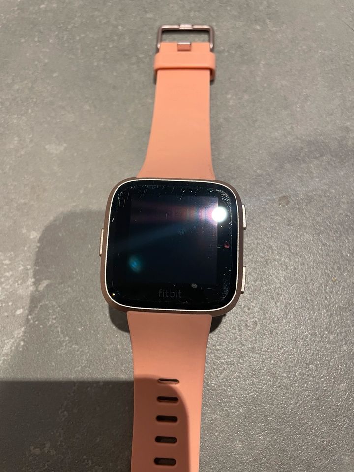 Fitbit versa in Hirschau