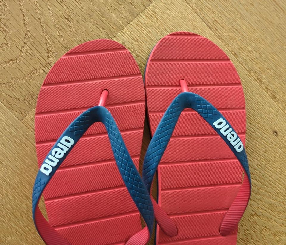 2 Paar Arena Flip Flops, Gr.38, neuwertig, evtl Zwillinge in Wutha-Farnroda