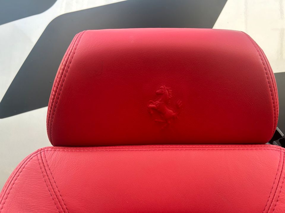 Ferrari F355 sitze Rot sehr guter zustand. in Kranenburg