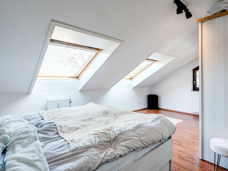 Aubing - Helle Maisonettewohnung mit sonnigem Balkon und Blick ins Grüne in München