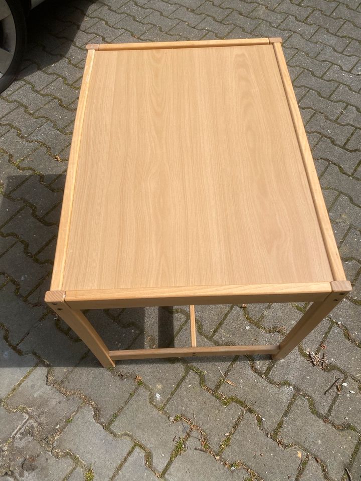 Tisch Kinderzimmer Spieltisch Holz plus 2 Stühle in Wiesbaden