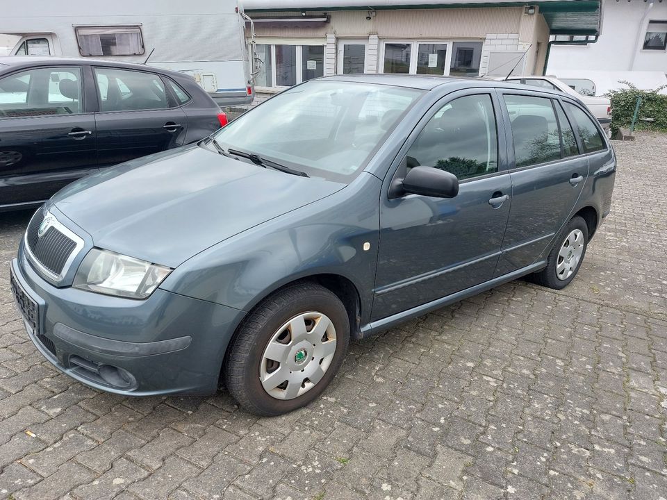 Skoda Fabia Kombi 1.2i  68000KM Steuerkette NEU TÜV NEU in Merenberg