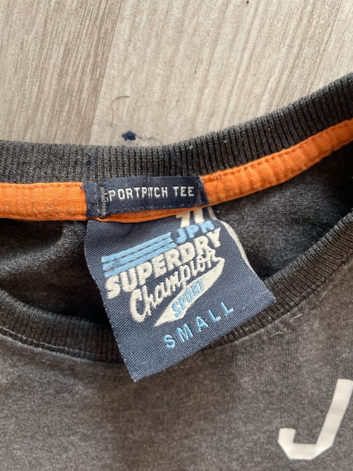 T-Shirt von superdry in XS/S je 13 Euro in Dinslaken