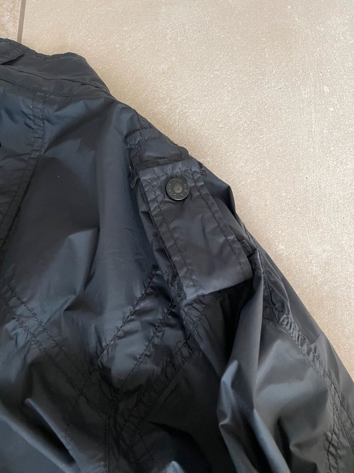 Guess Blousonjacke, Schwarz, Gr. XL, neuwertig in Schinkel