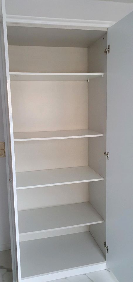 Schrank zu verkaufen in Saalfeld (Saale)