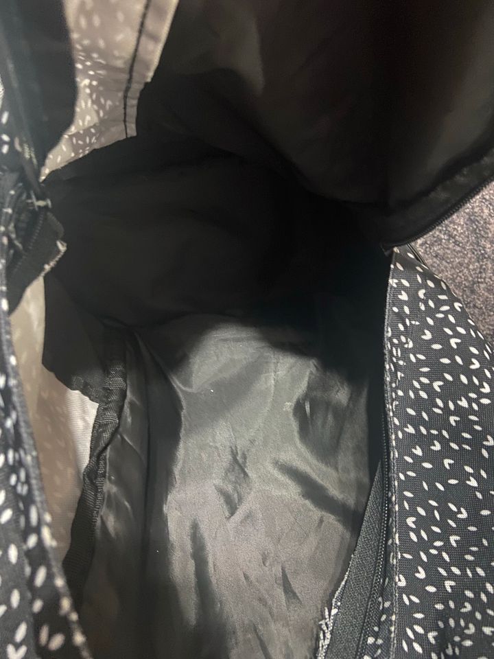 Adidas Schultaschen Schwarz weiß in Betzdorf