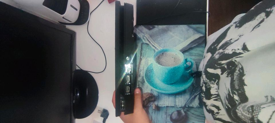 Ps4 slim 500 GB + CONTROLLER+HEADSET in Marl