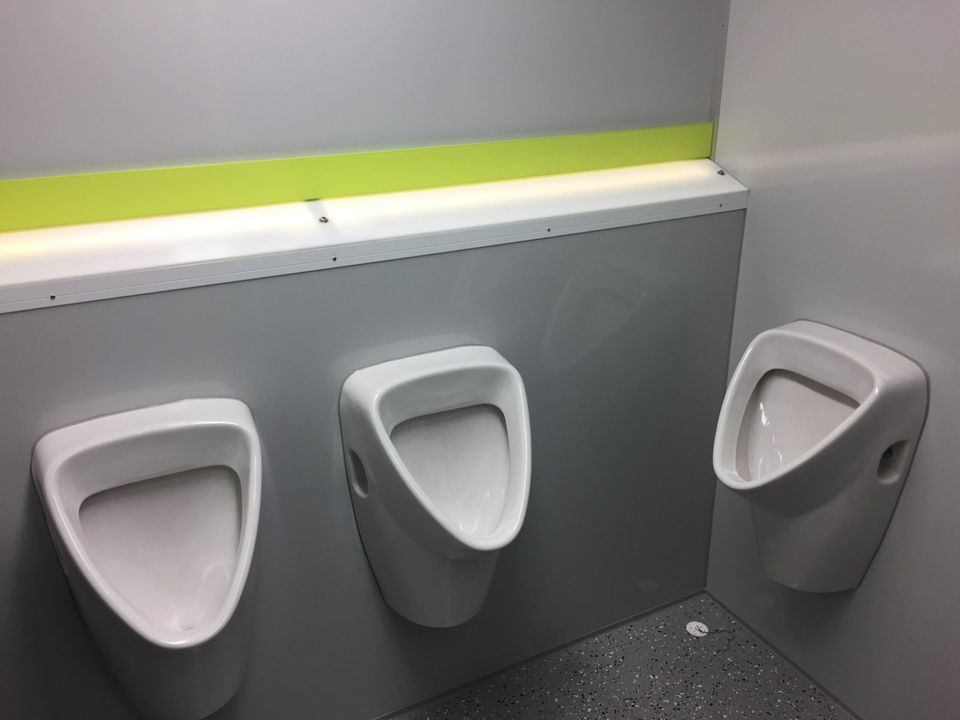 WC Toilettenanhänger VIP Klowagen Veranstaltung Party mieten in Unterföhring