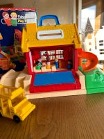 FisherPrice Schulhaus mit Spielplatz,Play Family,80erJahre,Vintag Hessen - Wöllstadt Vorschau