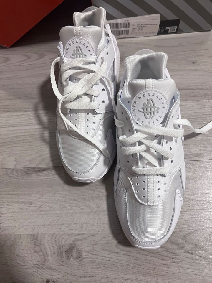 Nike Huarache weiß Größe 39 Damen in Schweinfurt