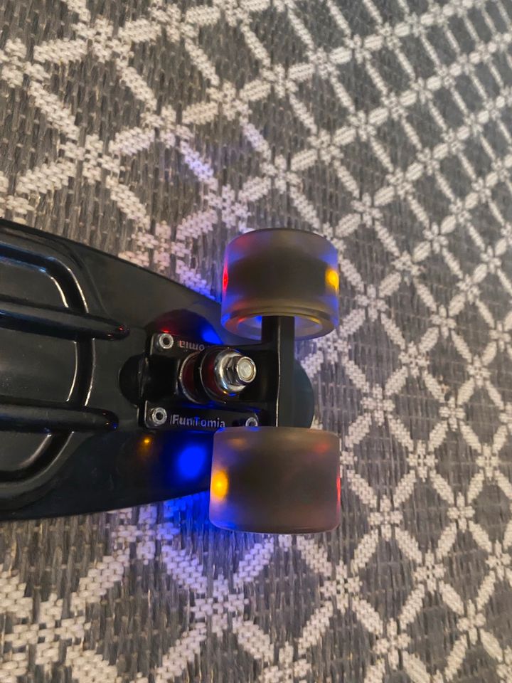 Pennyboard Schwarz Leuchtet LED Räder mit Hülle in Stade