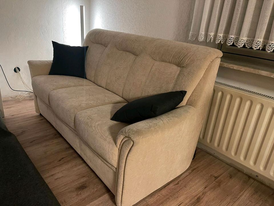 Couch mit Sessel ‼️GEHT RAUS‼️ in Homburg