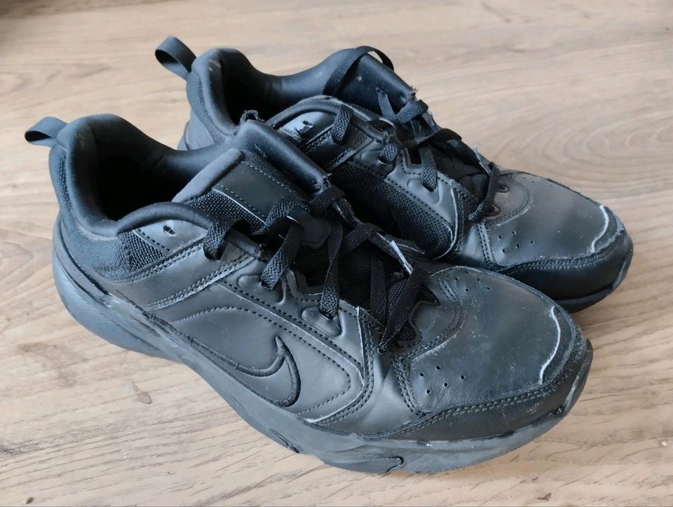 Nike Schuhe in schwarz Gr. 44 in Wittenberg