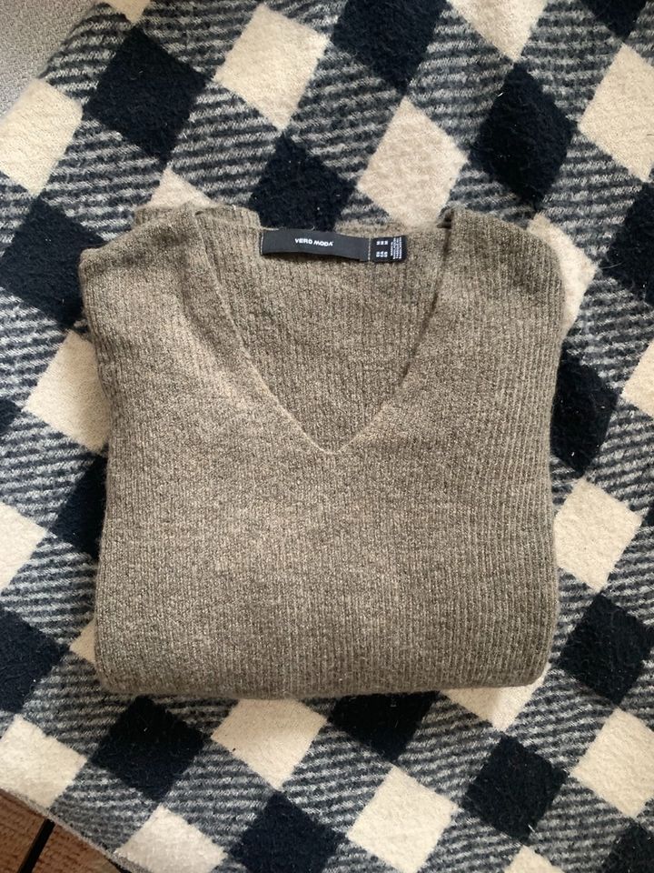 Kuscheliger Pullover, Vero Moda, leichter Strickpulli in Berlin