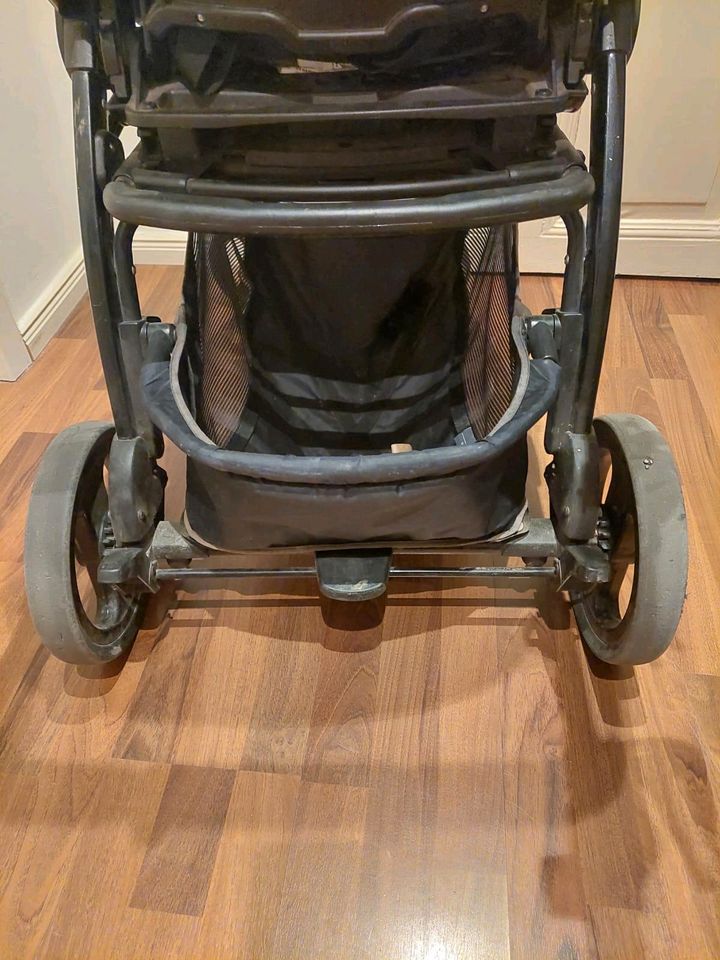 Peg Perego Kinderwagen / Buggy / Autoschale in Leipzig