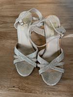 Bull Boxer Sandalen Pumps Absatzschuhe Gold Glitzer Größe 36 Sachsen - Radeberg Vorschau