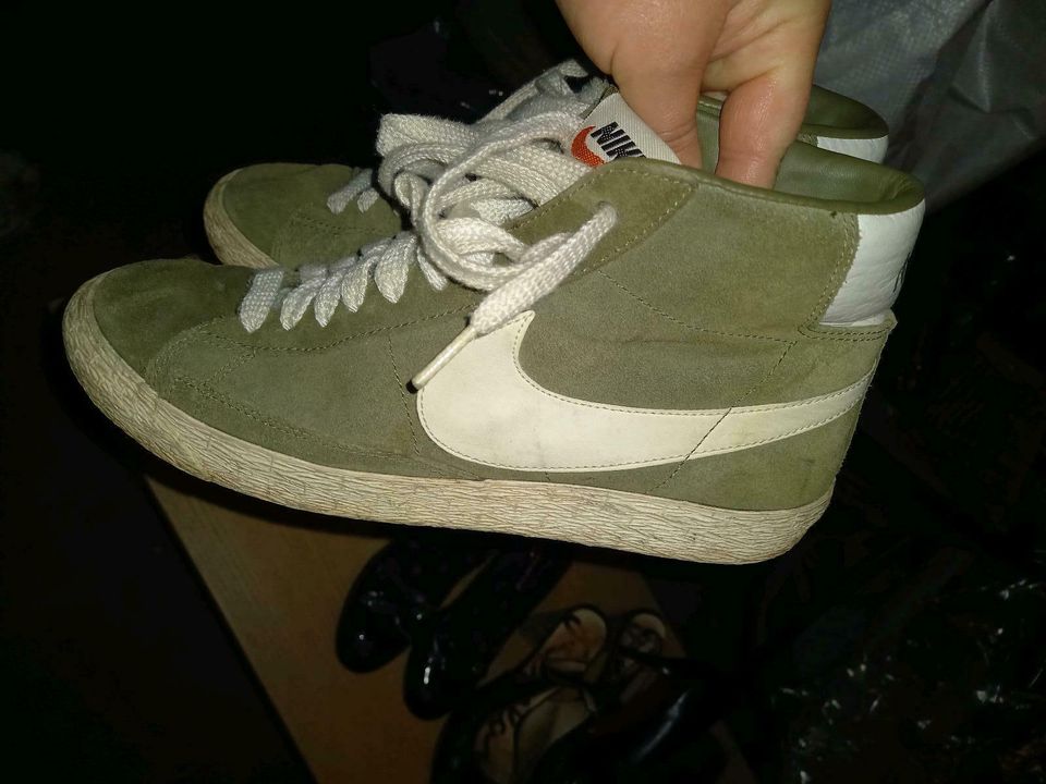 Nike 40 Khaki Grün Sneaker Wildleder in Dortmund