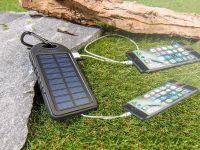 NEU Solar Akku Powerbank mit Taschenlampe USB für 2x Smartphone Nordrhein-Westfalen - Ennepetal Vorschau