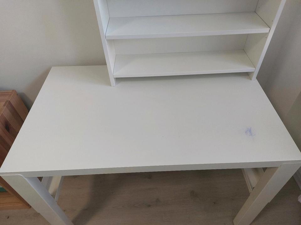 Pahl Ikea Schreibtisch mit Aufsatz, inkl. Schreibtischstuhl in Swisttal