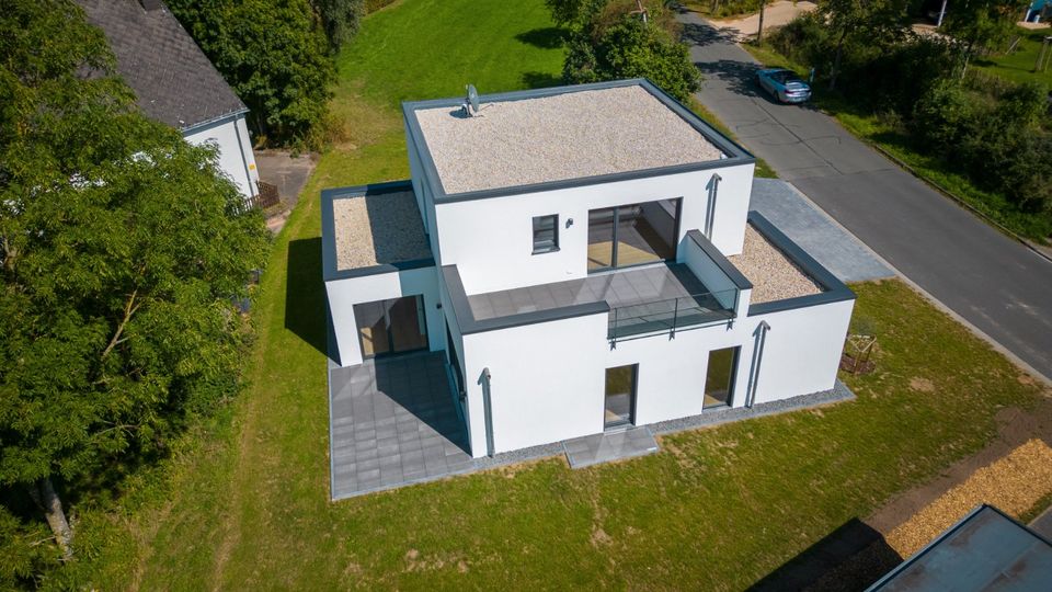 Dudeldorf: Exklusiver und moderner Bungalow mit separater Wohnung - provisionsfrei! in Dudeldorf