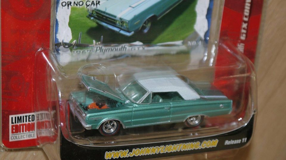 JOHNNY LIGHTNING Mopar - '67 Plymouth GTX Convertible Cabrio 1967 in Dresden