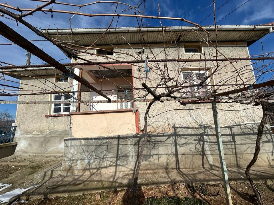 Günstiges Objekt mit Nebenhaus und Bergblick in Debovo -Bulgarien in Wiesbaden