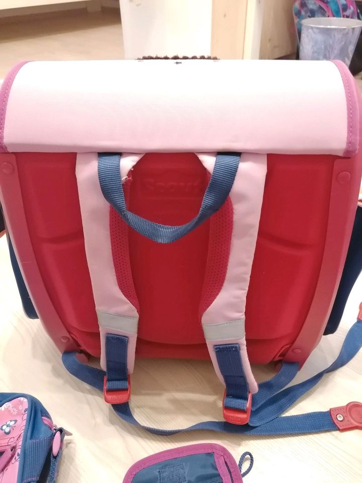 Schultasche Scout mit Zubehör in Nürnberg (Mittelfr)