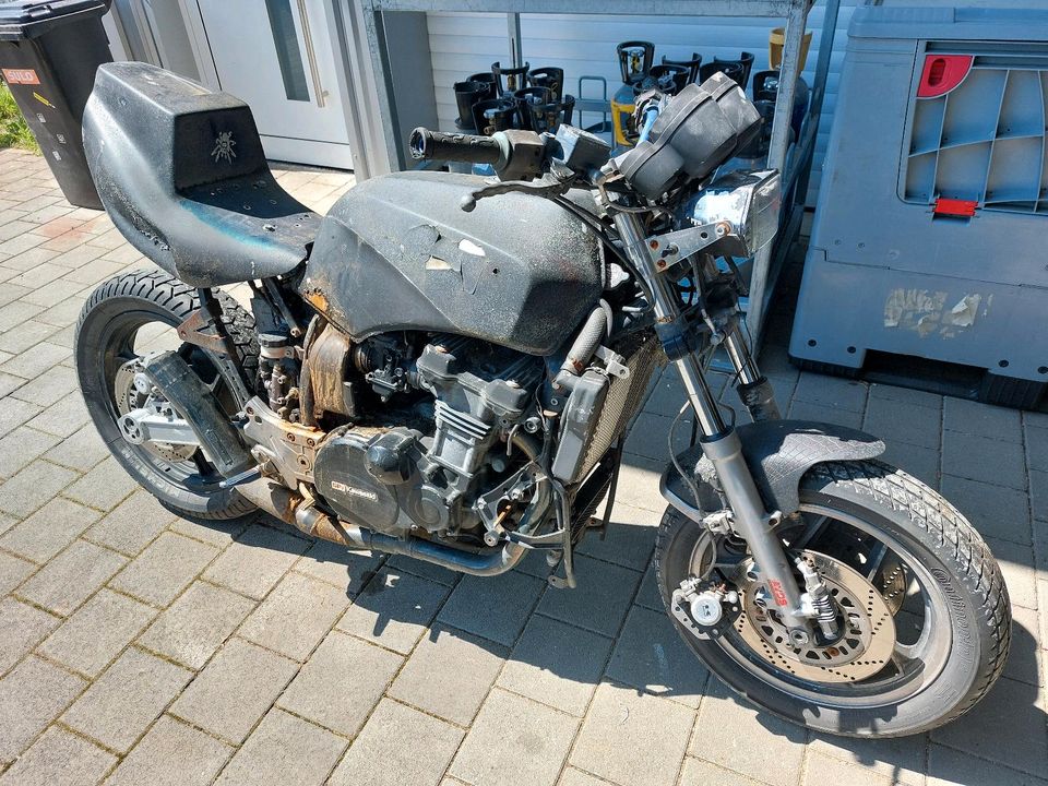 Kawasaki GPZ 900 ..... Ersatzteilträger in Ravensburg