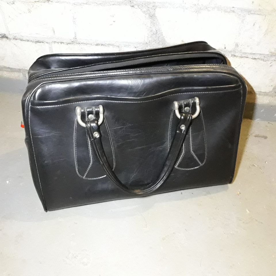 Coole schwarze retro Reisetasche in Hamburg