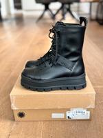 UGG Schnürboot/ EU 36/ Neu mit leicht beschädigten Karton Bayern - Landshut Vorschau