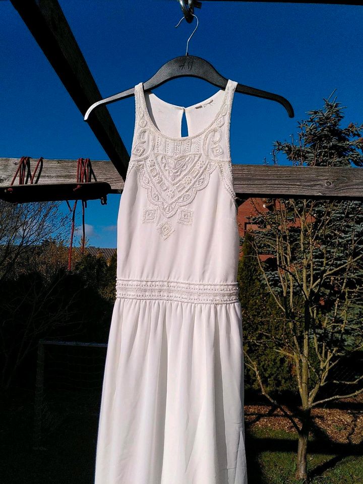 Langes weißes Kleid, M/36, Perlen bestickt in Neetze