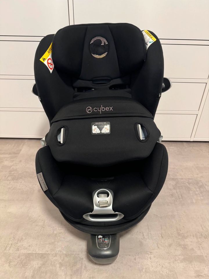 CYBEX Sirona Q i-Size Kindersitz Stardust Black mit Zubehör in Rottweil