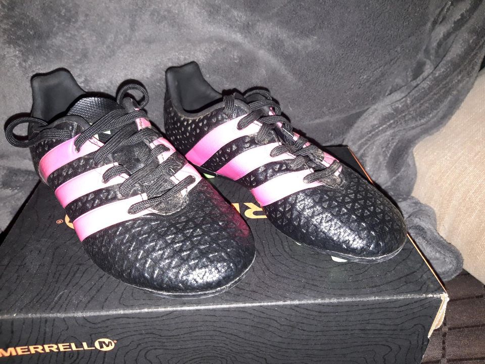 Kinderfussballschuhe Adidas Gr. 30 in Derental