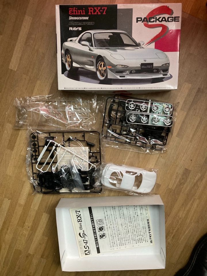 Mazda RX-7 FD Mazdaspeed Package S Wankel Bausatz 1:24 Aoshima in Essen