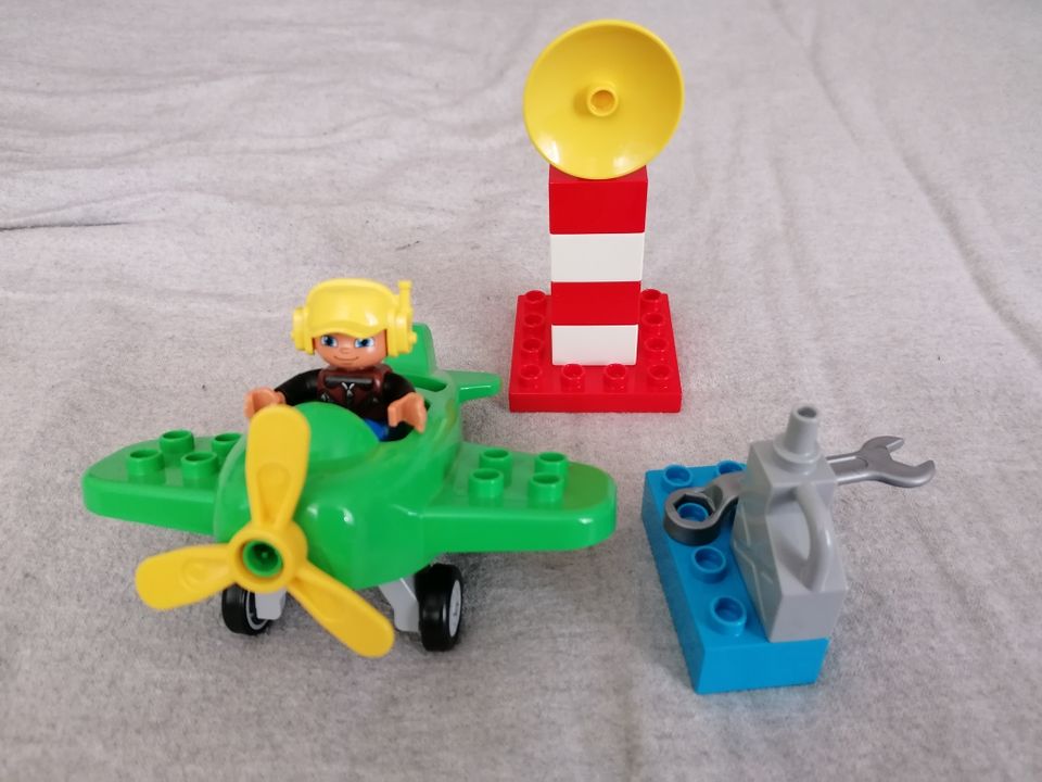LEGO Duplo Flugzeug (10808) und Zahlenzug (10558) im Set in Berlin