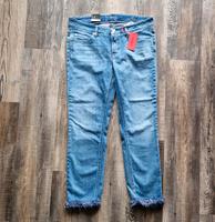 NEU! Cambio Jeans Liu short Gr. 42 blau mit Federn und Strass Nordrhein-Westfalen - Plettenberg Vorschau