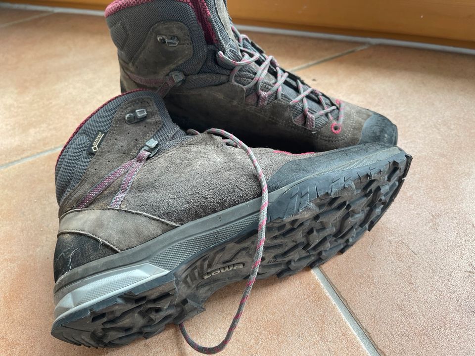 Bergschuhe in Riedering