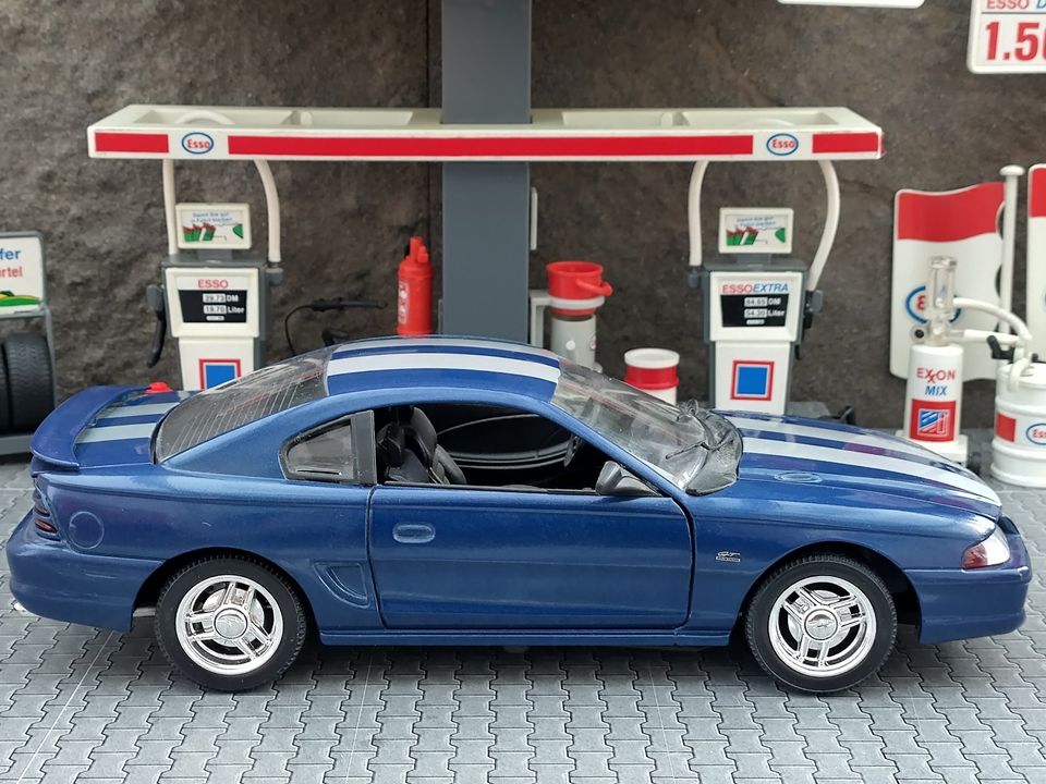 Ford Mustang GT Coupe Blau Weiß 1994 1:18 sehr RAR !!! in Bruchköbel