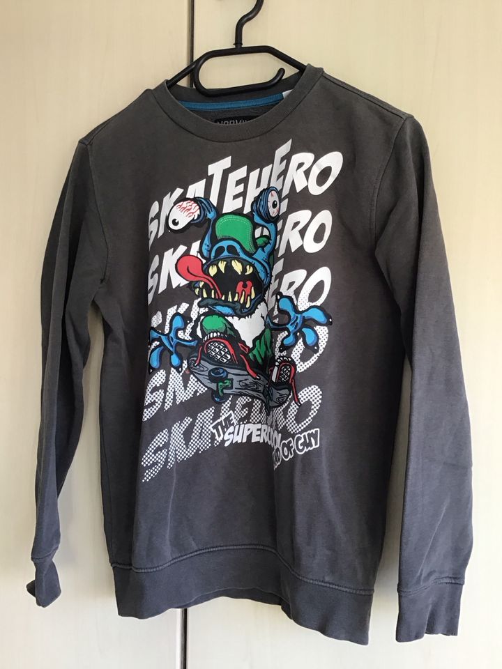 6 Pullover / Hoodies/ Sweatshirts von here & there (C&A) 146/152 in Bochum