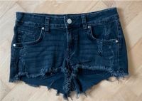 Zara TRF Shorts Hotpants mit Fransen schwarz Gr.34 Wandsbek - Hamburg Marienthal Vorschau