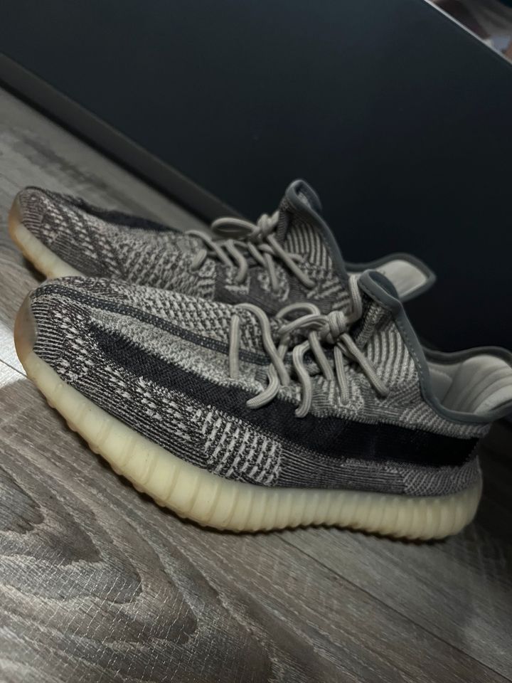 Adidas Yeezy Boost 350 V2 in Villingen-Schwenningen