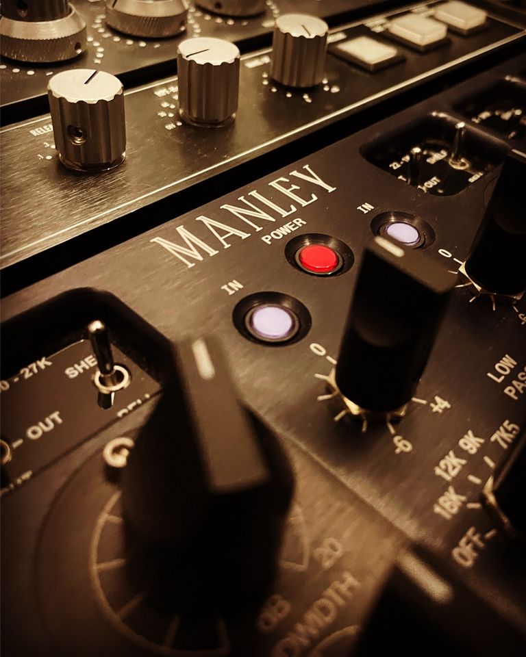 Mixing & Mastering | Tonstudio | TOP ANALOGES EQUIPMENT in Berlin