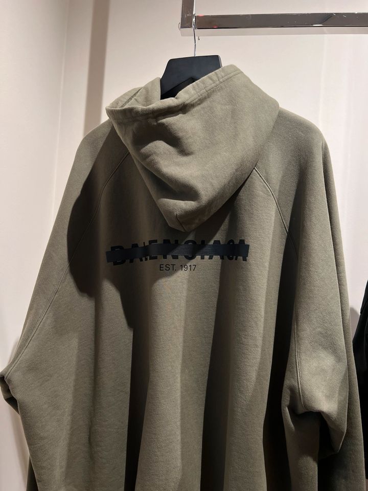 Balenciaga Strike 1917 Hoodie Pullover in Düsseldorf