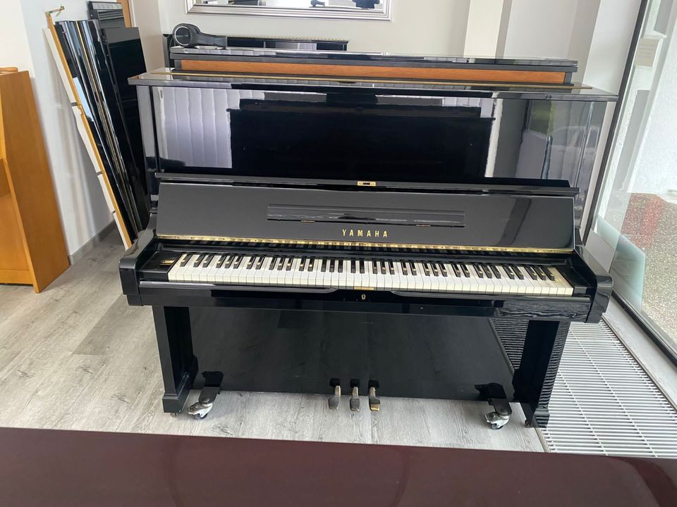 Jubiläumsangebot! Yamaha U 2 , 126  Klavier  bei PIANO EHRET Viernheim in Viernheim