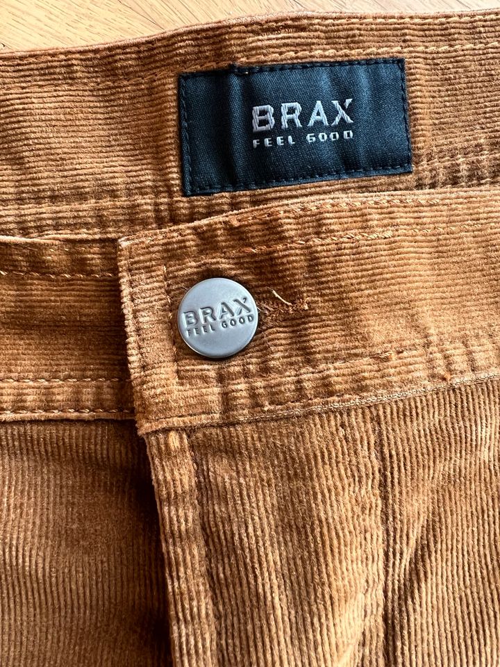 Brax Feel Good Cordhose Größe 27 rostbraun 40/32 in Essen