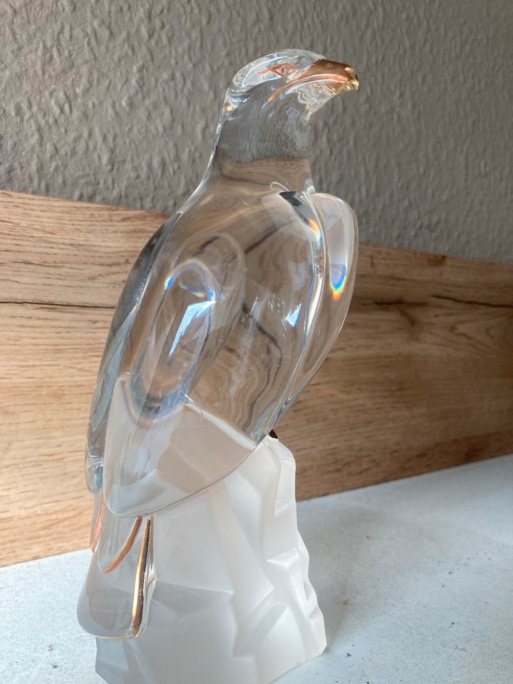 Adlerfigur aus Glas in Berlin