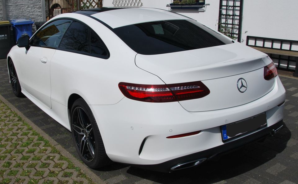 Mercedes E-Klasse Coupe Bj 2019 / 50.500 km AMG Line Night Pano in Erftstadt