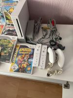 Nintendo Wii Konsole mit 8 Spiele 2 Controller Berlin - Neukölln Vorschau
