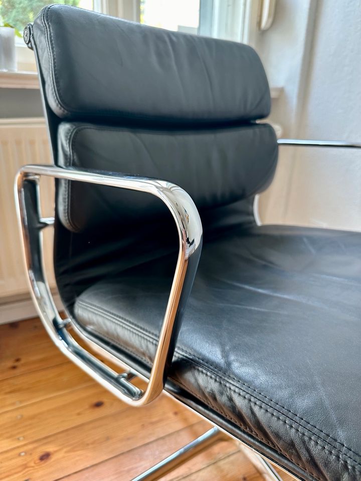 Vitra EA 208 Eames Soft Pad Alu Chair Top Zustand in Berlin