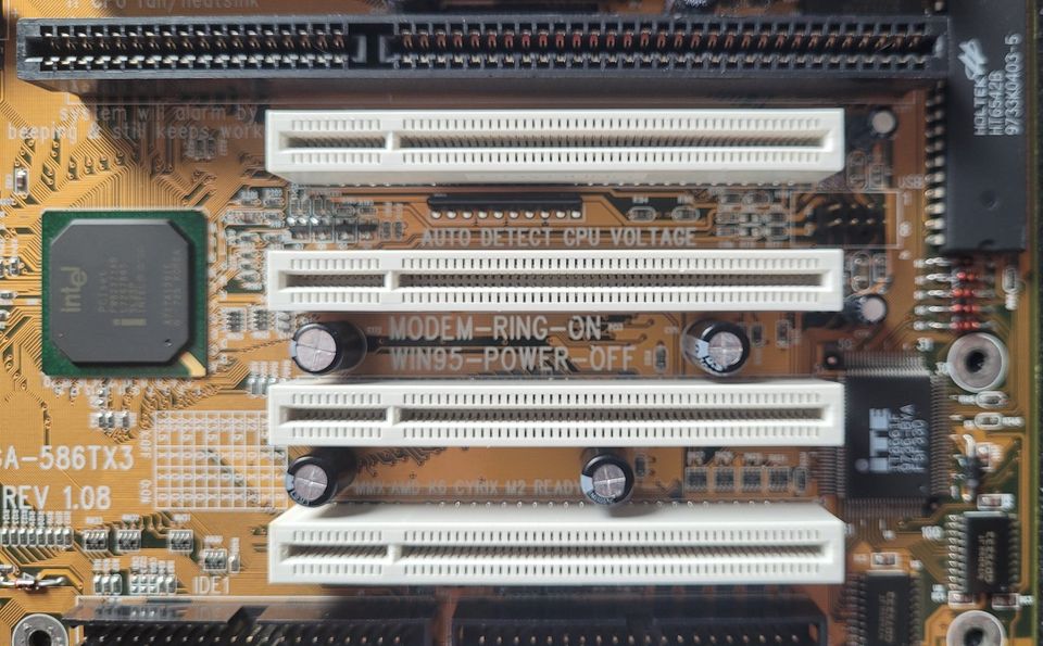 Gigabyte GA-586TX3, Pentium MMX 233, 64 MB RAM, Sockel 7 Retro in Aachen